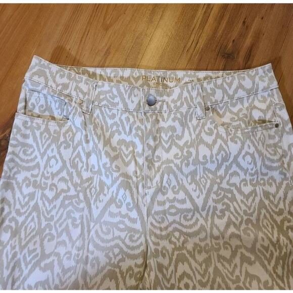 Chico's Platinum Cropped Printed Stretch Jeans Pants - Picture 8 of 8